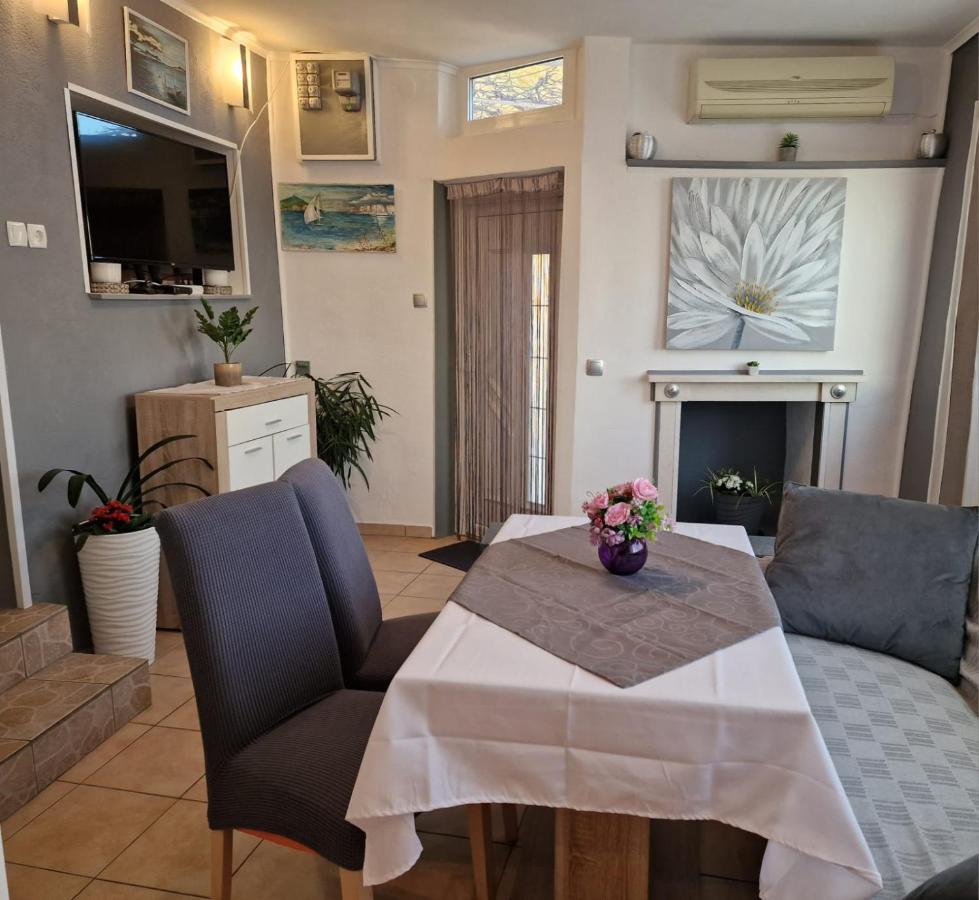 Apartment Ana Lozica With Terrace ドゥブロブニク エクステリア 写真